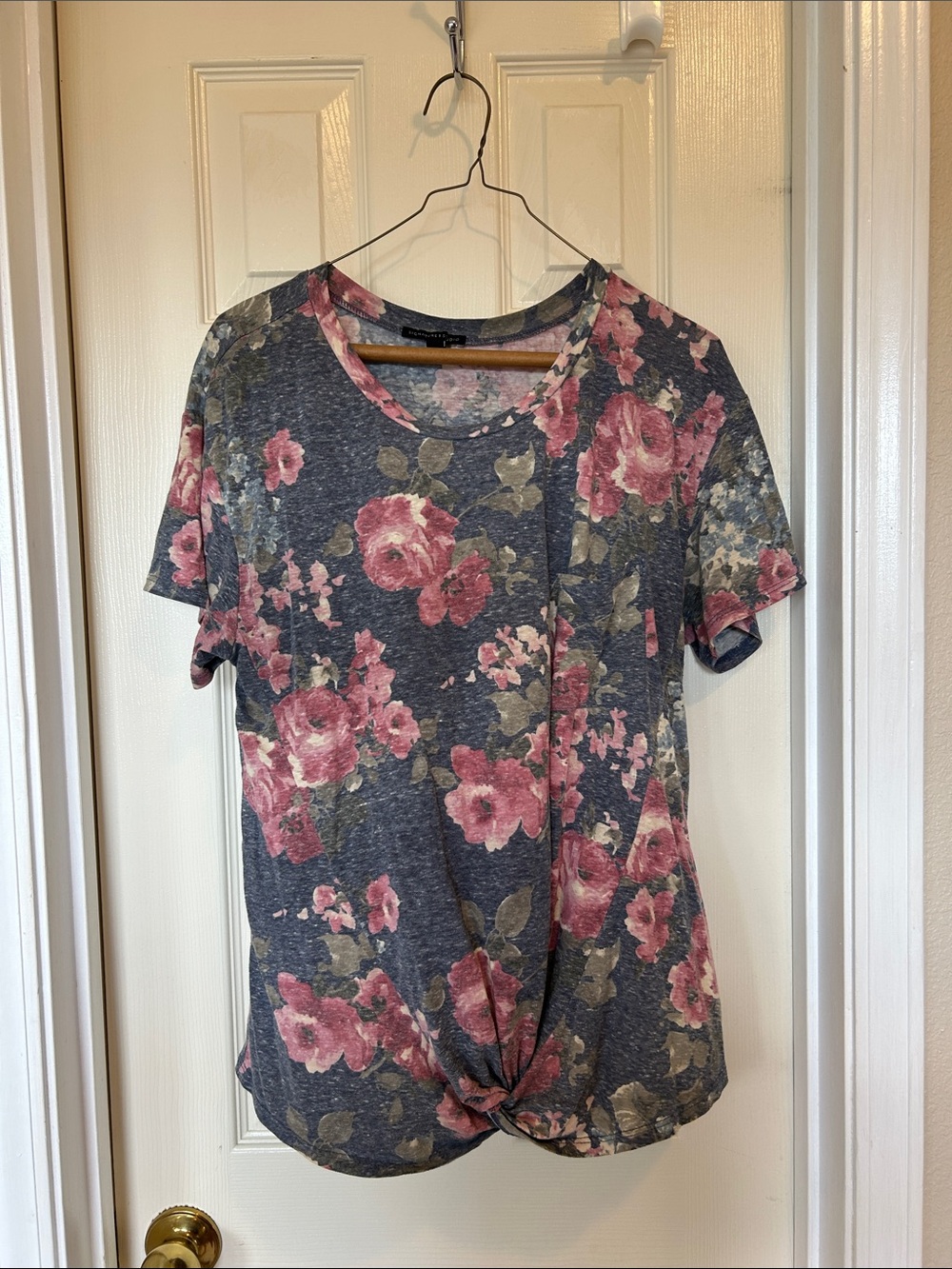 Pink Floral Twist-Hem Short Sleeve Tee 🛍️ free w/ purchase